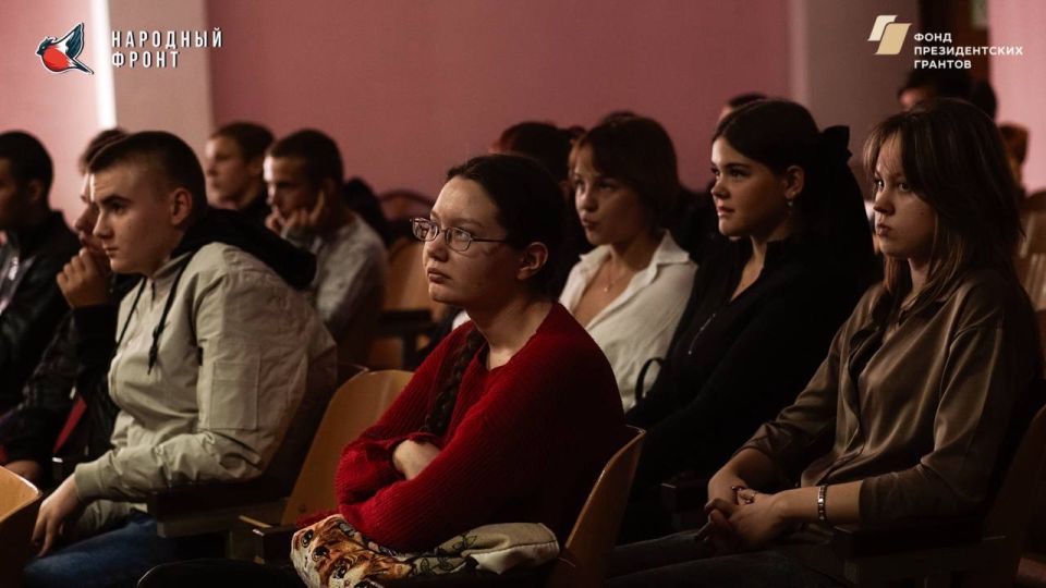Молодёжка Народного Фронта открывает двери для молодых и активных! Молодёжка Народного Фронта открывает двери для молодых и активных!