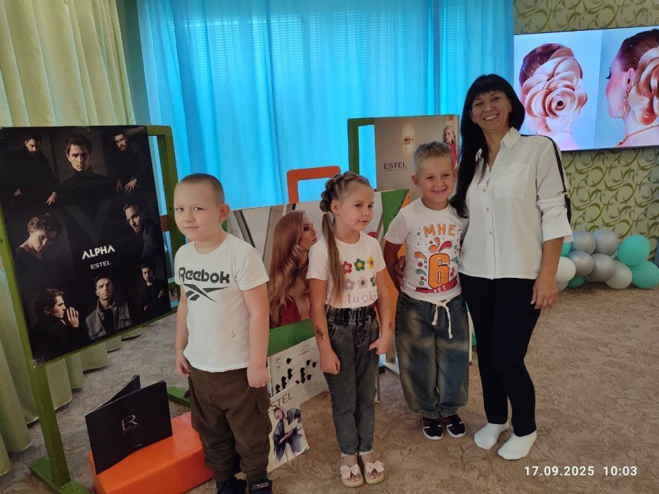 В детском садике"Теремок" прошёл профессиональный праздник мастера расчески и ножниц - парикмахеры В детском садике"Теремок" прошёл профессиональный праздник мастера расчески и ножниц - парикмахеры