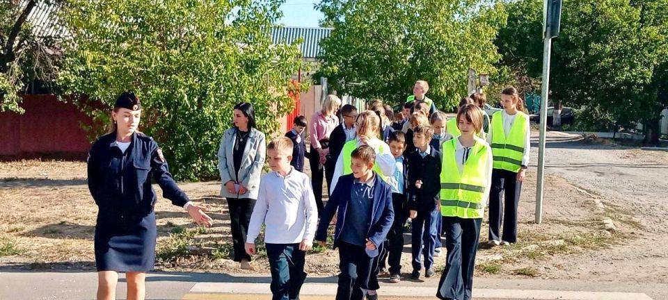 Луганские и Алчевские школьники выбирают безопасный путь Луганские и Алчевские школьники выбирают безопасный путь