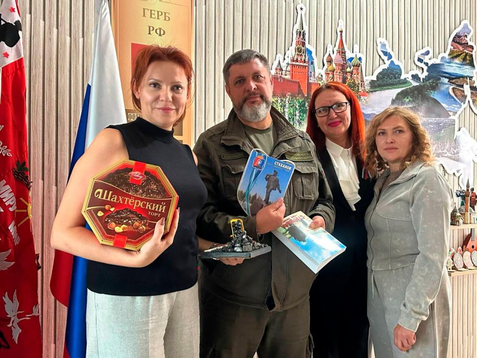 Ставропольская делегация привезла гуманитарный груз в подшефные учреждения Стаханова Ставропольская делегация привезла гуманитарный груз в подшефные учреждения Стаханова