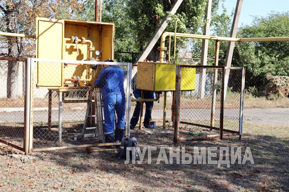 Сотрудники «Ровенькитепло» завершают ремонтно-подготовительные работы на котельной свердловского профессионального колледжа Сотрудники «Ровенькитепло» завершают ремонтно-подготовительные работы на котельной свердловского профессионального колледжа