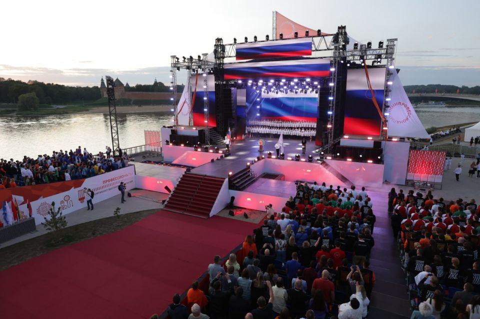Великий Новгород встречает финал Чемпионата высоких технологий Великий Новгород встречает финал Чемпионата высоких технологий