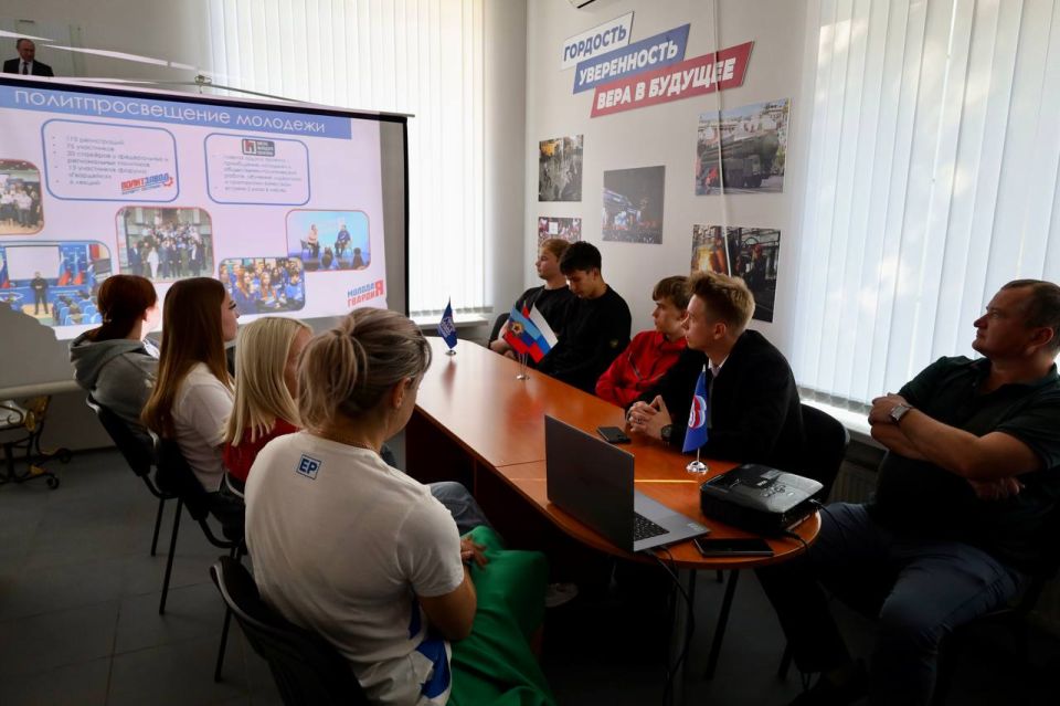 Сегодня в городе Стаханов состоялось открытие местного отделения Молодой Гвардии Единой России Сегодня в городе Стаханов состоялось открытие местного отделения Молодой Гвардии Единой России