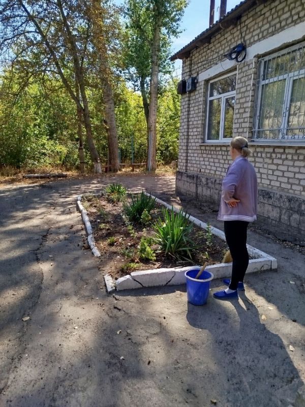 В рамках акции Зелёная Россия Нижнеольховский отдел жизнеобеспечения совместно с филиалами ДК сел Нижняя Ольховая и Камышное, библиотеки села Камышное провели субботник по уборке территории В рамках акции Зелёная Россия Нижнеольховский отдел жизнеобеспечения совместно с филиалами ДК сел Нижняя Ольховая и Камышное, библиотеки села Камышное провели субботник по уборке территории