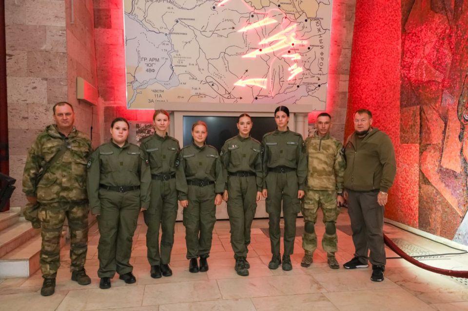 На базе мемориального комплекса на реке Миус продолжается цикл патриотических мероприятий На базе мемориального комплекса на реке Миус продолжается цикл патриотических мероприятий