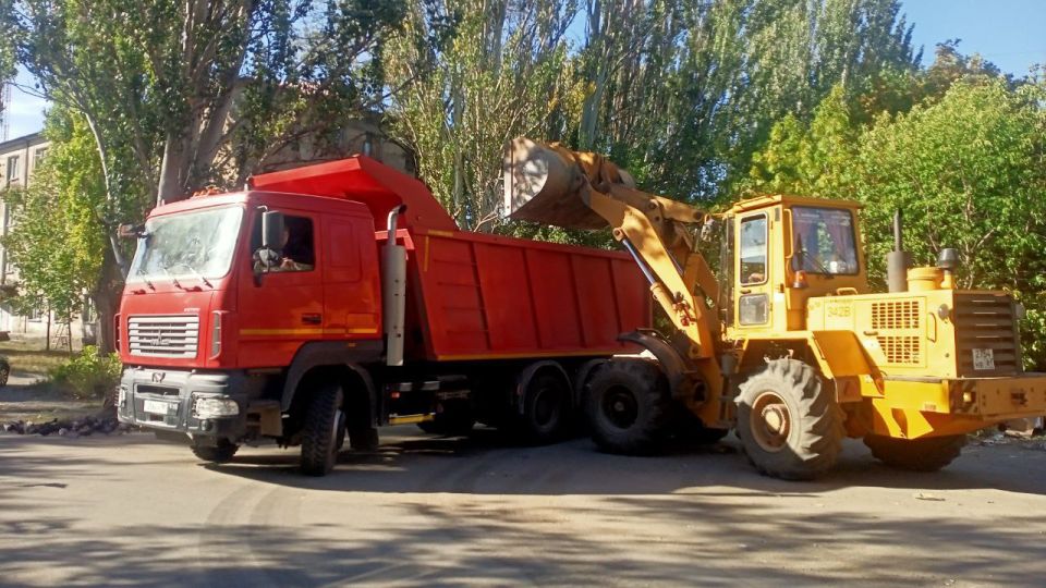 Работы по вывозу мусора продолжаются Работы по вывозу мусора продолжаются