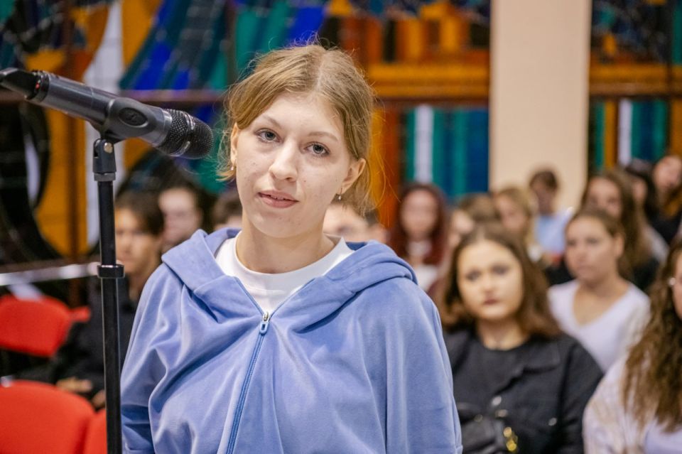 Анна Рослякова провела открытый диалог со студентами ЛНР Анна Рослякова провела открытый диалог со студентами ЛНР