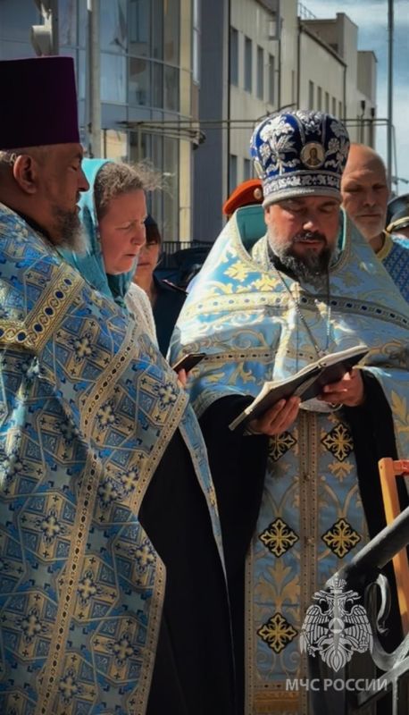 Торжественное богослужение в честь иконы Божией Матери «Неопалимая Купина» состоялось в Главном управлении МЧС России по ЛНР Торжественное богослужение в честь иконы Божией Матери «Неопалимая Купина» состоялось в Главном управлении МЧС России по ЛНР