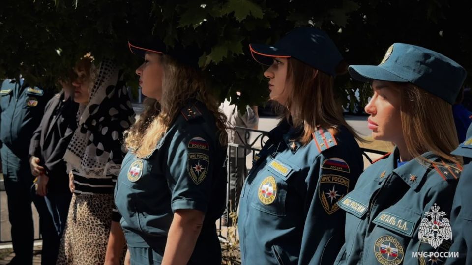 Торжественное богослужение в честь иконы Божией Матери «Неопалимая Купина» состоялось в Главном управлении МЧС России по ЛНР Торжественное богослужение в честь иконы Божией Матери «Неопалимая Купина» состоялось в Главном управлении МЧС России по ЛНР