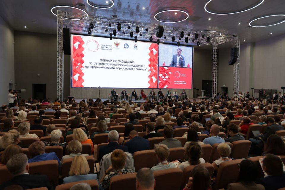 Великий Новгород встречает финал Чемпионата высоких технологий Великий Новгород встречает финал Чемпионата высоких технологий