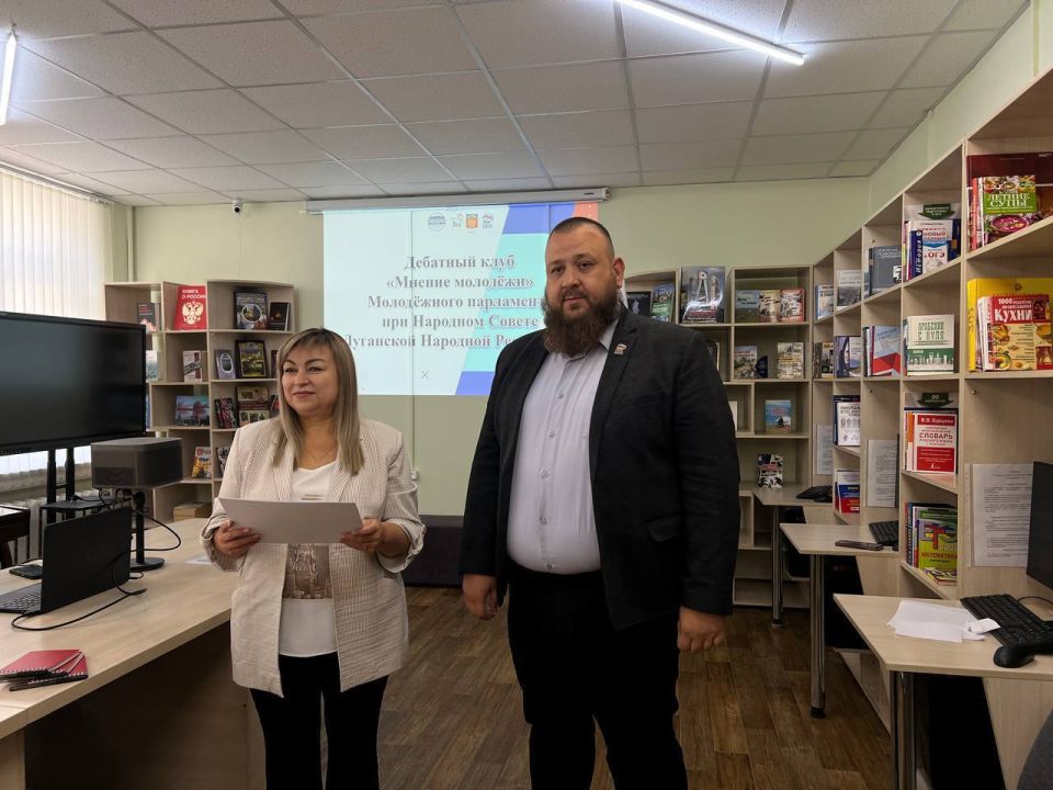 В Антрацитовском муниципальном округе состоялся турнир дебатного клуба «Мнение молодежи», организованный Молодежным парламентом при Народном Совете ЛНР В Антрацитовском муниципальном округе состоялся турнир дебатного клуба «Мнение молодежи», организованный Молодежным парламентом при Народном Совете ЛНР