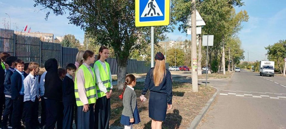 Луганские и Алчевские школьники выбирают безопасный путь Луганские и Алчевские школьники выбирают безопасный путь