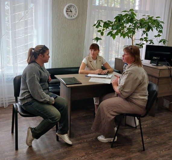 Сотрудники «Республиканского центр социальной защиты населения» провели прием жителей в посёлке Краснодон Сотрудники «Республиканского центр социальной защиты населения» провели прием жителей в посёлке Краснодон
