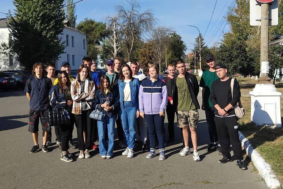 Выездное практическое занятие для будущих агрономов провели на полях Славяносербской сортоиспытательной станции Выездное практическое занятие для будущих агрономов провели на полях Славяносербской сортоиспытательной станции