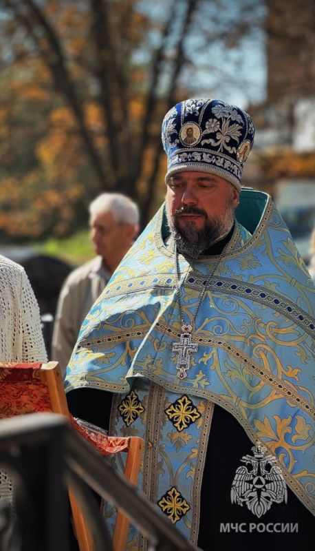 Торжественное богослужение в честь иконы Божией Матери «Неопалимая Купина» состоялось в Главном управлении МЧС России по ЛНР Торжественное богослужение в честь иконы Божией Матери «Неопалимая Купина» состоялось в Главном управлении МЧС России по ЛНР