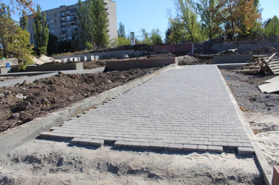 В Кировске продолжаются работы по реализации проекта благоустройства общественной территории «Сквер в городе Кировске, на улице Войкова» В Кировске продолжаются работы по реализации проекта благоустройства общественной территории «Сквер в городе Кировске, на улице Войкова»