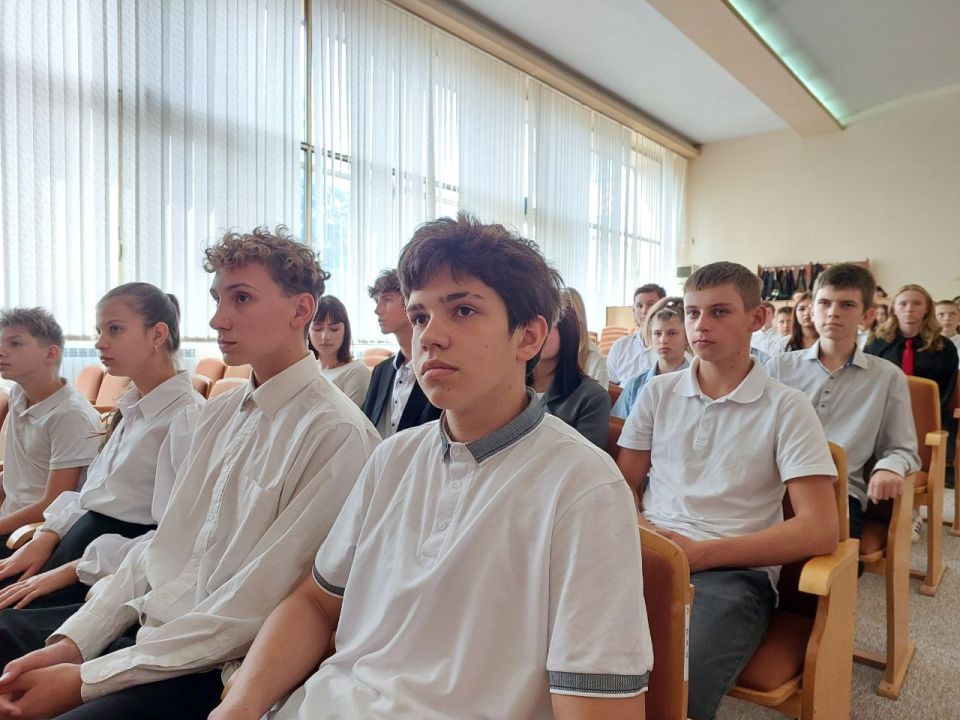 Свой главный документ гражданина Российской Федерации получили юные жители Алчевска Свой главный документ гражданина Российской Федерации получили юные жители Алчевска