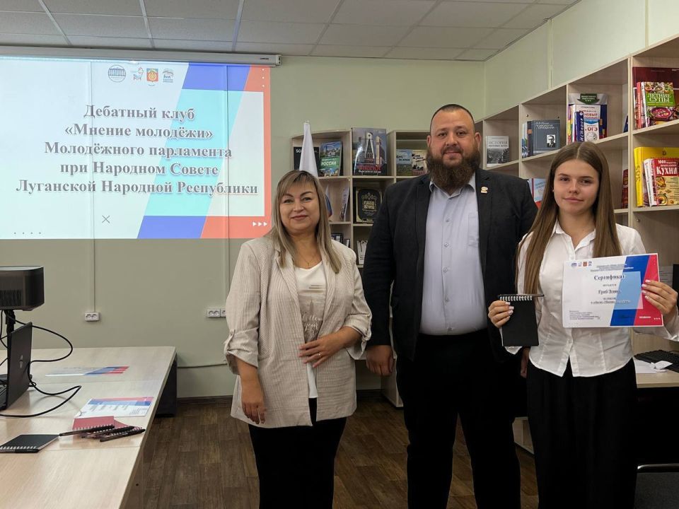 В Антрацитовском муниципальном округе состоялся турнир дебатного клуба «Мнение молодежи», организованный Молодежным парламентом при Народном Совете ЛНР В Антрацитовском муниципальном округе состоялся турнир дебатного клуба «Мнение молодежи», организованный Молодежным парламентом при Народном Совете ЛНР