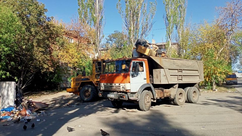 Работы по вывозу мусора продолжаются Работы по вывозу мусора продолжаются