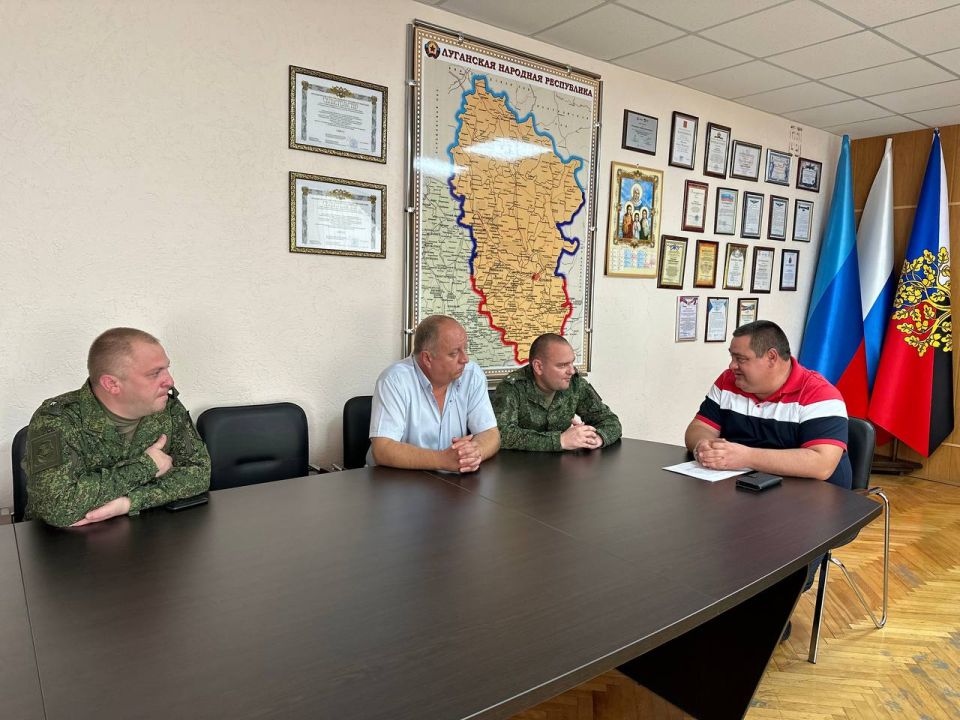 Андрей Рубанцов: В Ровеньках обсудили вопросы предстоящего осеннего призыва Андрей Рубанцов: В Ровеньках обсудили вопросы предстоящего осеннего призыва