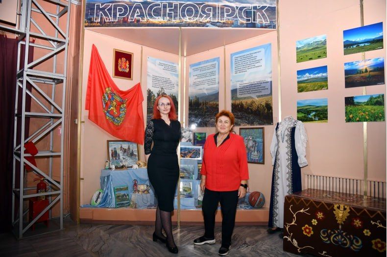 Город Свердловск посетила тележурналист из Красноярского края Ирина Долгушина Город Свердловск посетила тележурналист из Красноярского края Ирина Долгушина