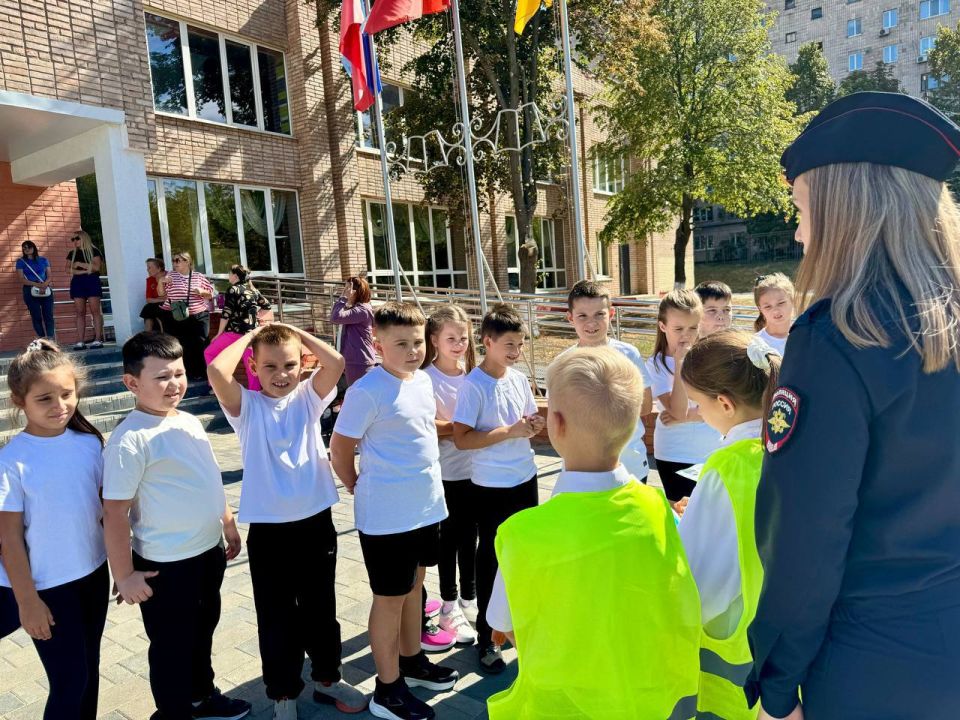 Луганские и Алчевские школьники выбирают безопасный путь Луганские и Алчевские школьники выбирают безопасный путь