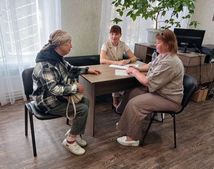 Сотрудники «Республиканского центр социальной защиты населения» провели прием жителей в посёлке Краснодон Сотрудники «Республиканского центр социальной защиты населения» провели прием жителей в посёлке Краснодон