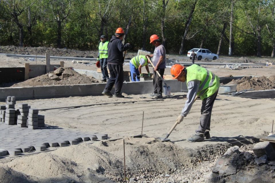 В Кировске продолжаются работы по реализации проекта благоустройства общественной территории «Сквер в городе Кировске, на улице Войкова» В Кировске продолжаются работы по реализации проекта благоустройства общественной территории «Сквер в городе Кировске, на улице Войкова»