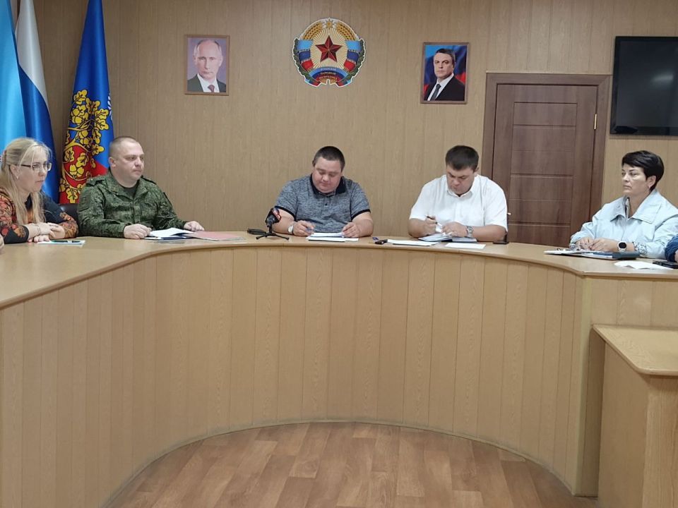 Поддержка семей героев: в Ровеньках состоялось заседание рабочей группы по решению социальных вопросов и вопросов трудоустройства ветеранов боевых действий и членов семей погибших и пропавших без вести военнослужащих Поддержка семей героев: в Ровеньках состоялось заседание рабочей группы по решению социальных вопросов и вопросов трудоустройства ветеранов боевых действий и членов семей погибших и пропавших без вести военнослужащих