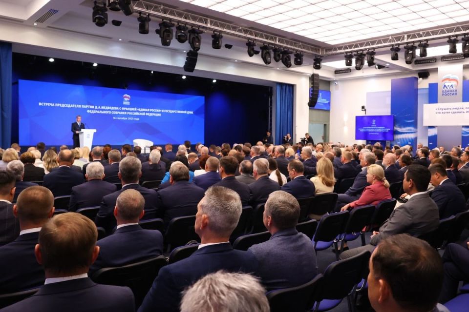 Дмитрий Медведев поставил задачи фракции «Единой России» в Госдуме РФ Дмитрий Медведев поставил задачи фракции «Единой России» в Госдуме РФ