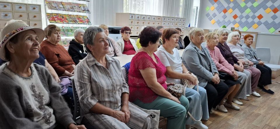 В Красном Луче для слушателей Университета третьего возраста состоялся литературный-музыкальный вечер «Какая роскошь быть не в моде» В Красном Луче для слушателей Университета третьего возраста состоялся литературный-музыкальный вечер «Какая роскошь быть не в моде»