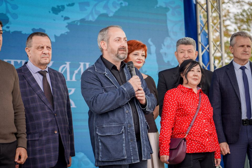 Михаил Голубович: В Доме молодежи прошёл Семейный фестиваль дружбы народов Михаил Голубович: В Доме молодежи прошёл Семейный фестиваль дружбы народов