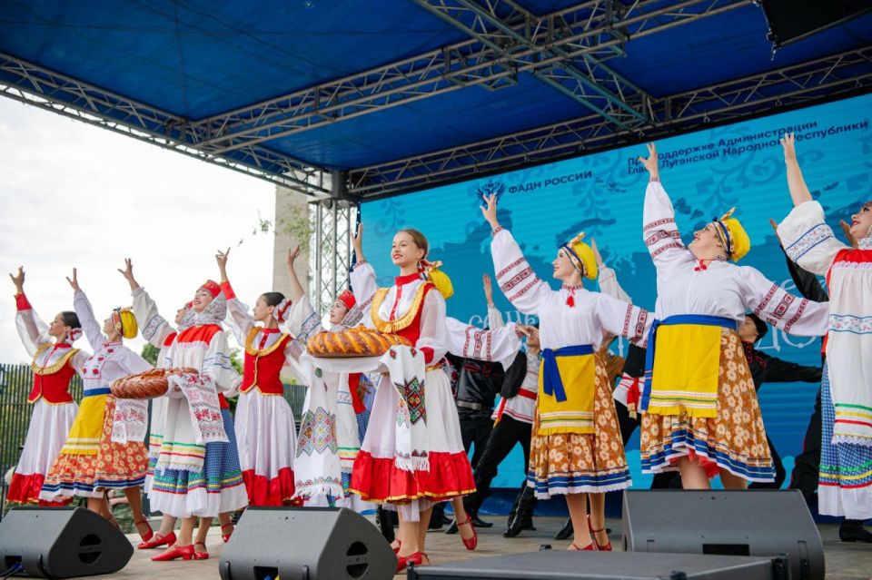 В Луганске состоялся Семейный фестиваль дружбы народов В Луганске состоялся Семейный фестиваль дружбы народов