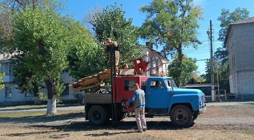 Обновление освещения в центральном сквере пгт Дубовский – это значимое улучшение, которое сделает его более приятным и безопасным местом для отдыха и прогулок в вечернее время Обновление освещения в центральном сквере пгт Дубовский – это значимое улучшение, которое сделает его более приятным и безопасным местом для отдыха и прогулок в вечернее время