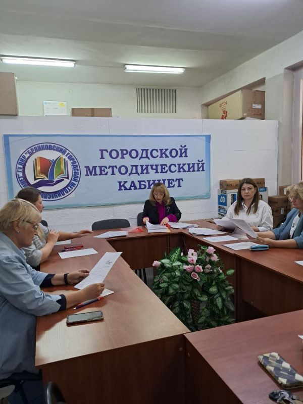 депутат Совета городского округа город Брянка, координатор проекта "Историческая память" партии "Единая Россия" Юлия Федькина приняла участие в заседании жюри муниципального этапа Всероссийского конкурса сочинений 2025 года... депутат Совета городского округа город Брянка, координатор проекта "Историческая память" партии "Единая Россия" Юлия Федькина приняла участие в заседании жюри муниципального этапа Всероссийского конкурса сочинений 2025 года...