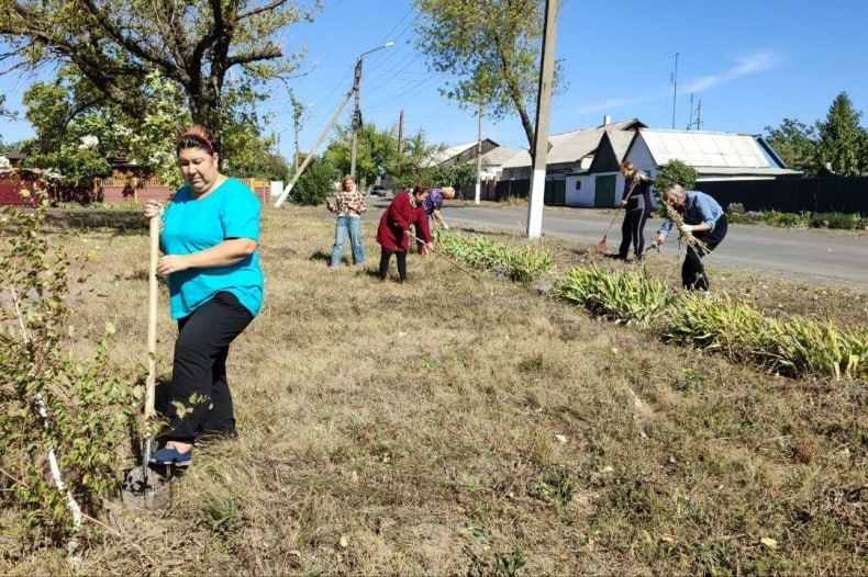 Экологический субботник «Зелёная Россия» провели в пгт Шахтерский Экологический субботник «Зелёная Россия» провели в пгт Шахтерский