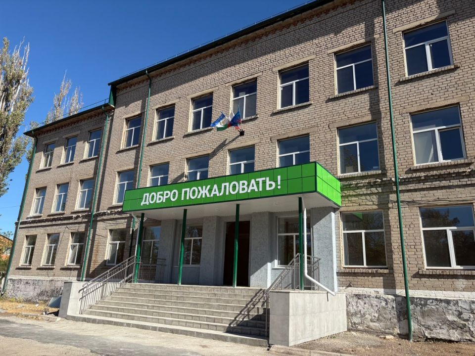 В Красном Луче продолжается восстановление школы №7 по народной программе В Красном Луче продолжается восстановление школы №7 по народной программе