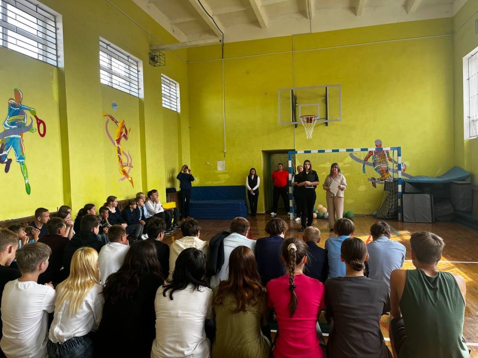 В Белокуракинской школе №1, Белокуракинской школе №2 и Нещеретовской школе №4 состоялся образовательный рейд под названием "Урок" В Белокуракинской школе №1, Белокуракинской школе №2 и Нещеретовской школе №4 состоялся образовательный рейд под названием "Урок"