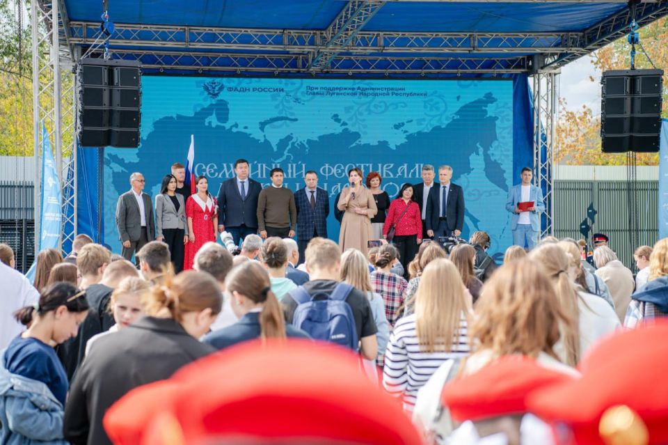 В Луганске состоялся Семейный фестиваль дружбы народов В Луганске состоялся Семейный фестиваль дружбы народов