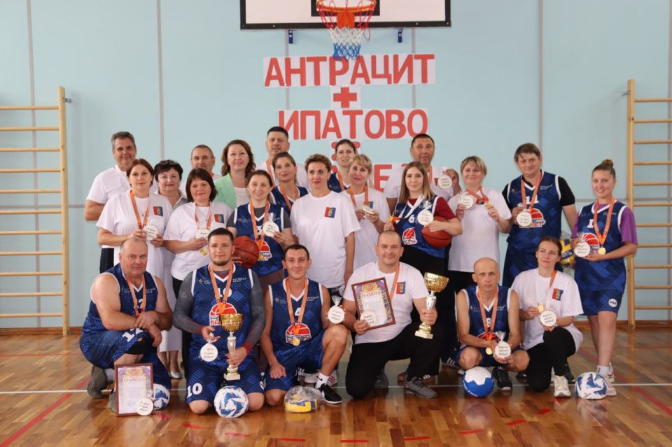 Укрепляя связи: в Антраците прошла Спартакиада учителей из ЛНР и Ставропольского края Укрепляя связи: в Антраците прошла Спартакиада учителей из ЛНР и Ставропольского края