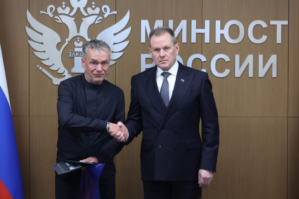 Директор ФСИН России генерал внутренней службы Российской Федерации Аркадий Гостев встретился с семьями сотрудников уголовно-исполнительной системы, погибших при выполнении воинского долга в ходе специальной военной операции... Директор ФСИН России генерал внутренней службы Российской Федерации Аркадий Гостев встретился с семьями сотрудников уголовно-исполнительной системы, погибших при выполнении воинского долга в ходе специальной военной операции...