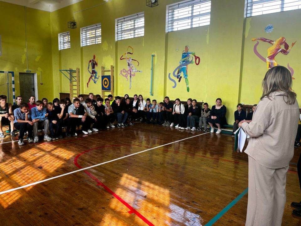 В Белокуракинской школе №1, Белокуракинской школе №2 и Нещеретовской школе №4 состоялся образовательный рейд под названием "Урок" В Белокуракинской школе №1, Белокуракинской школе №2 и Нещеретовской школе №4 состоялся образовательный рейд под названием "Урок"