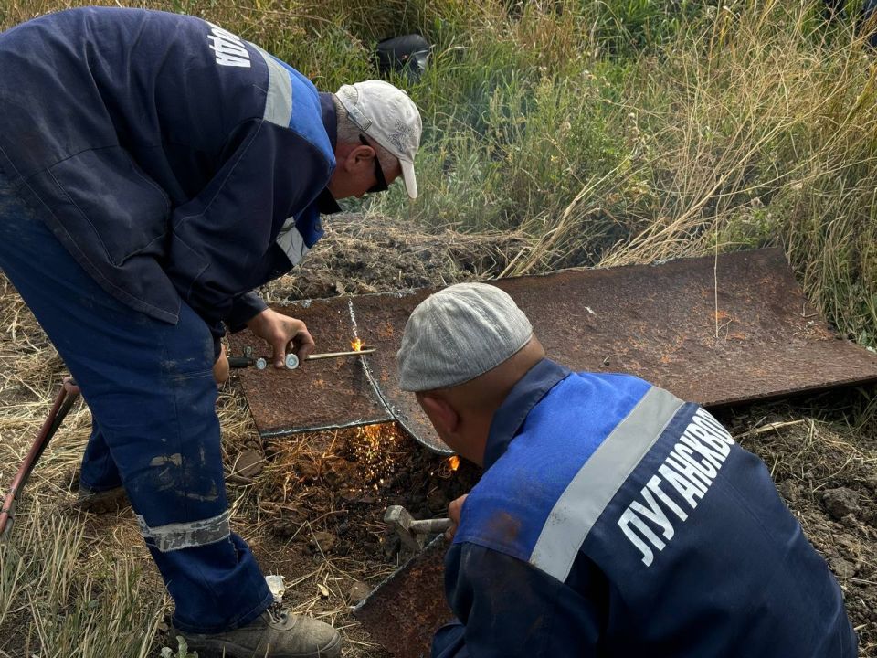 «Лугансквода» устраняет порыв на магистральном водоводе диаметром 900 мм в Славяносербском районе «Лугансквода» устраняет порыв на магистральном водоводе диаметром 900 мм в Славяносербском районе