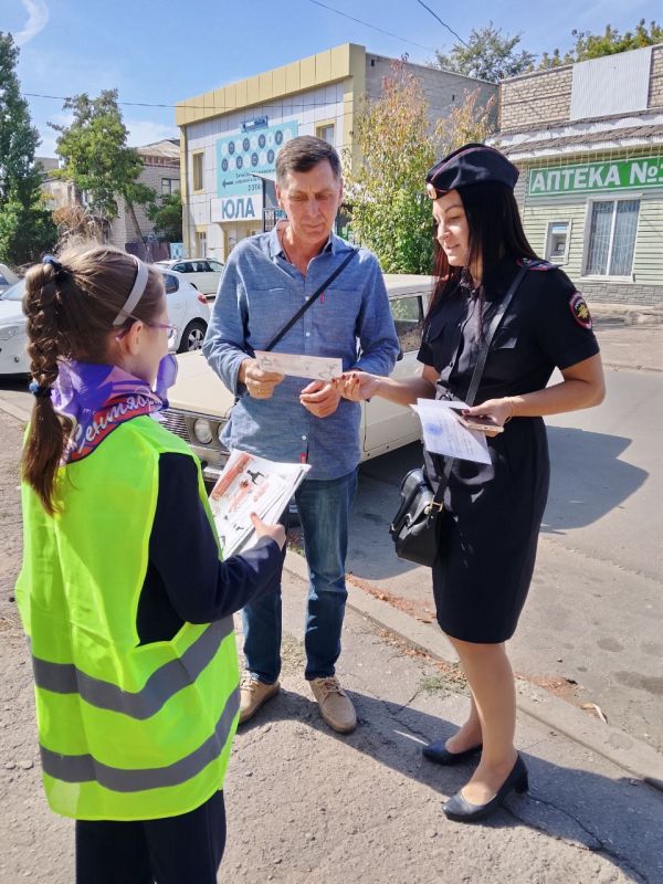 В рамках всероссийской недели безопасности дорожного движения Юные инспектора движения ГБОУ ЛНР "Станично-Луганский УВК "Теремок" совместно с инспектором ОГИБДД ОМВД России "Станично-Луганский" провели акцию по раздаче... В рамках всероссийской недели безопасности дорожного движения Юные инспектора движения ГБОУ ЛНР "Станично-Луганский УВК "Теремок" совместно с инспектором ОГИБДД ОМВД России "Станично-Луганский" провели акцию по раздаче...