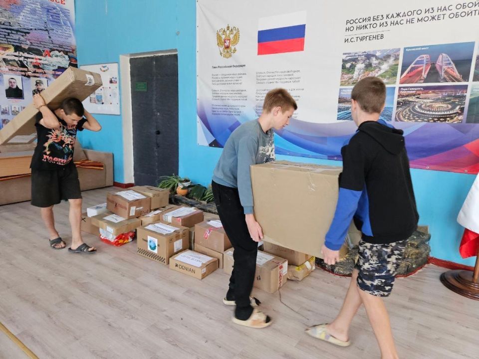 Волонтеры из Ленинградской области помогают школе-интернату в Стаханове Волонтеры из Ленинградской области помогают школе-интернату в Стаханове