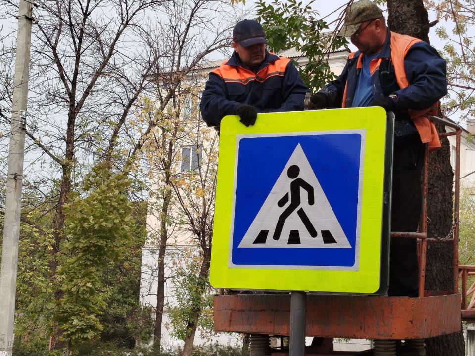 Коммунальные службы проводят работы на территории города Коммунальные службы проводят работы на территории города