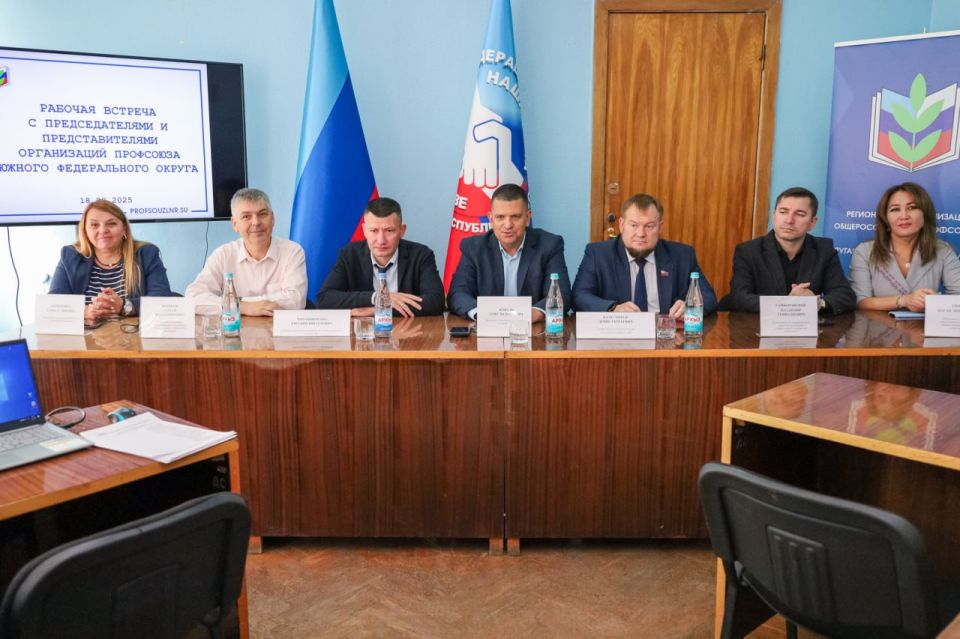 Денис Колесников обсудил вопросы развития образования с работниками профсоюзов Денис Колесников обсудил вопросы развития образования с работниками профсоюзов