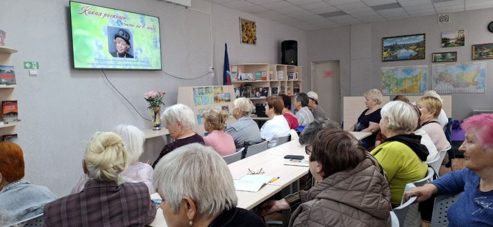 В Красном Луче для слушателей Университета третьего возраста состоялся литературный-музыкальный вечер «Какая роскошь быть не в моде» В Красном Луче для слушателей Университета третьего возраста состоялся литературный-музыкальный вечер «Какая роскошь быть не в моде»
