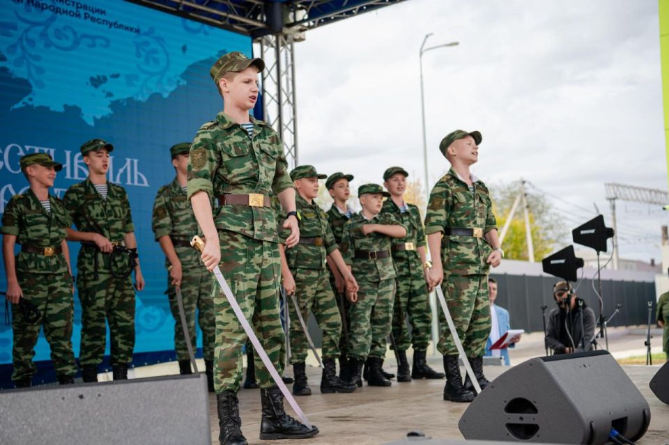 В Луганске состоялся Семейный фестиваль дружбы народов В Луганске состоялся Семейный фестиваль дружбы народов