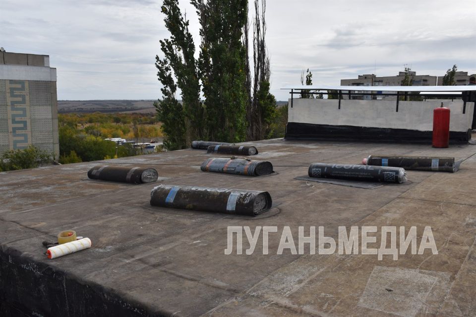 В Стаханове продолжаются работы по ремонту кровель многоквартирных домов В Стаханове продолжаются работы по ремонту кровель многоквартирных домов